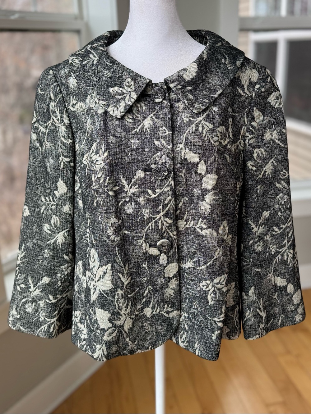 Ann Taylor Black and Cream Floral Jacquard Jacket Sz 10